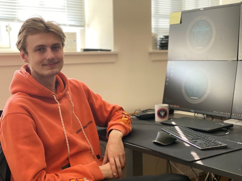 Hvem er vi? - Gustav Ask Larsen